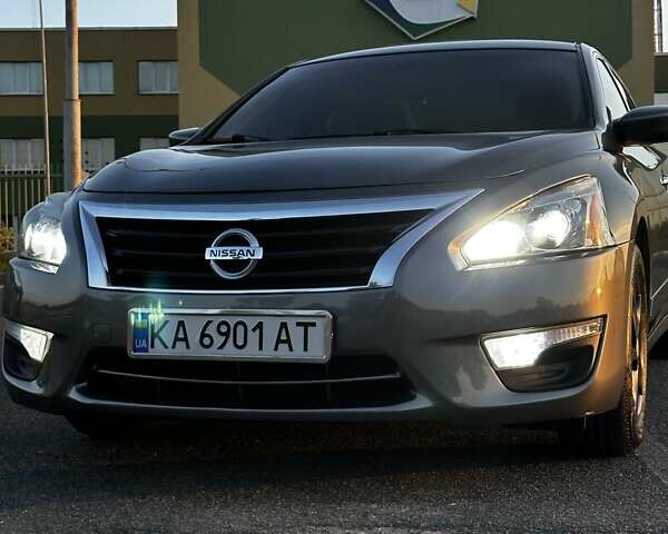 Сірий Ніссан Альтіма, об'ємом двигуна 2.49 л та пробігом 193 тис. км за 10000 $, фото 13 на Automoto.ua