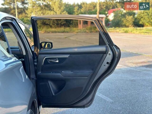 Сірий Ніссан Альтіма, об'ємом двигуна 2.49 л та пробігом 193 тис. км за 10000 $, фото 20 на Automoto.ua