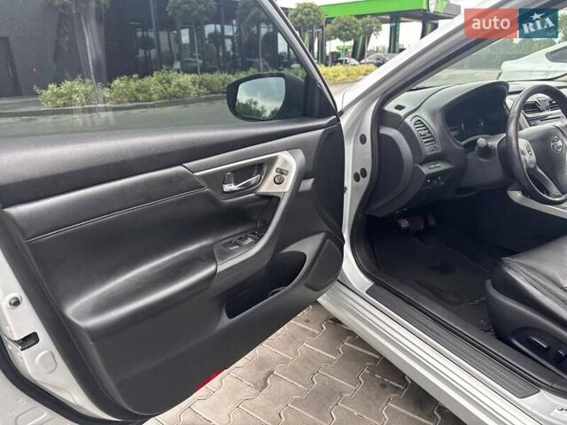Сірий Ніссан Альтіма, об'ємом двигуна 2.5 л та пробігом 320 тис. км за 8800 $, фото 22 на Automoto.ua