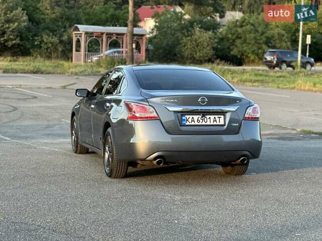 Сірий Ніссан Альтіма, об'ємом двигуна 2.49 л та пробігом 193 тис. км за 10000 $, фото 7 на Automoto.ua