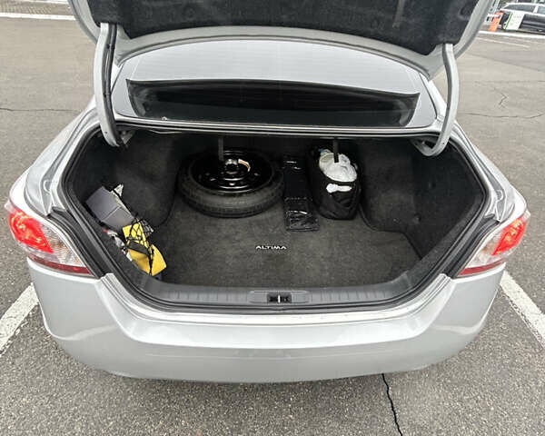 Сірий Ніссан Альтіма, об'ємом двигуна 2.49 л та пробігом 162 тис. км за 11000 $, фото 7 на Automoto.ua