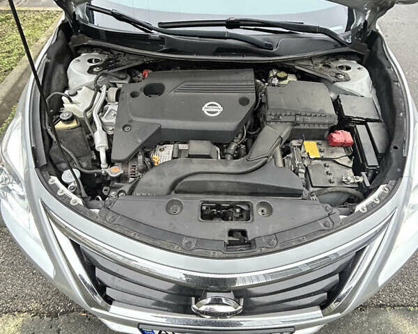 Сірий Ніссан Альтіма, об'ємом двигуна 2.49 л та пробігом 162 тис. км за 11000 $, фото 11 на Automoto.ua