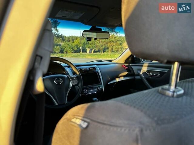 Сірий Ніссан Альтіма, об'ємом двигуна 2.49 л та пробігом 193 тис. км за 10000 $, фото 22 на Automoto.ua