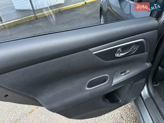 Сірий Ніссан Альтіма, об'ємом двигуна 2.49 л та пробігом 255 тис. км за 10490 $, фото 24 на Automoto.ua