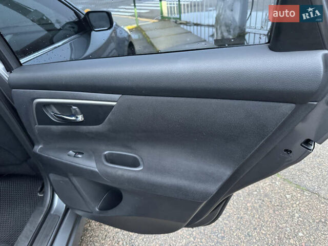 Сірий Ніссан Альтіма, об'ємом двигуна 2.49 л та пробігом 255 тис. км за 10490 $, фото 27 на Automoto.ua