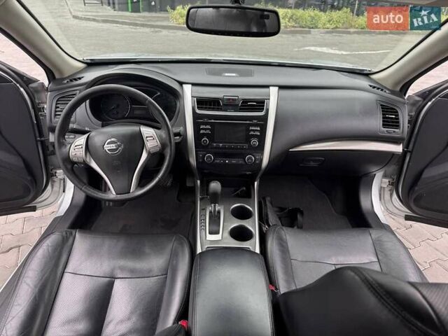 Сірий Ніссан Альтіма, об'ємом двигуна 2.5 л та пробігом 320 тис. км за 8800 $, фото 15 на Automoto.ua