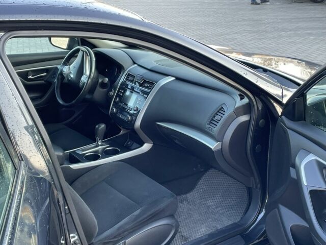 Серый Ниссан Альтима, объемом двигателя 2.5 л и пробегом 150 тыс. км за 9500 $, фото 6 на Automoto.ua