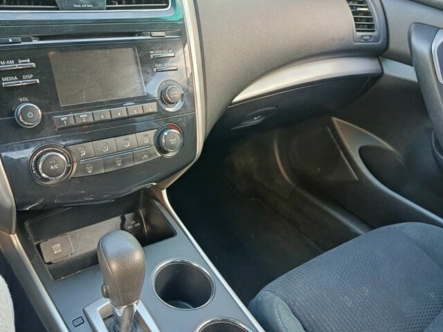 Серый Ниссан Альтима, объемом двигателя 2.5 л и пробегом 194 тыс. км за 8300 $, фото 5 на Automoto.ua