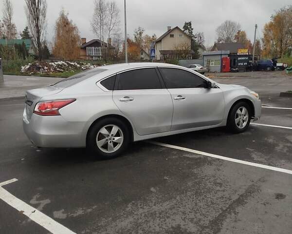 Серый Ниссан Альтима, объемом двигателя 2.49 л и пробегом 245 тыс. км за 8700 $, фото 7 на Automoto.ua