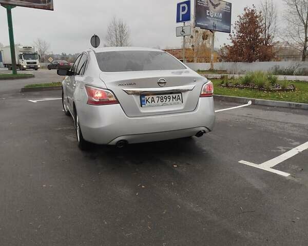 Серый Ниссан Альтима, объемом двигателя 2.49 л и пробегом 245 тыс. км за 8700 $, фото 5 на Automoto.ua