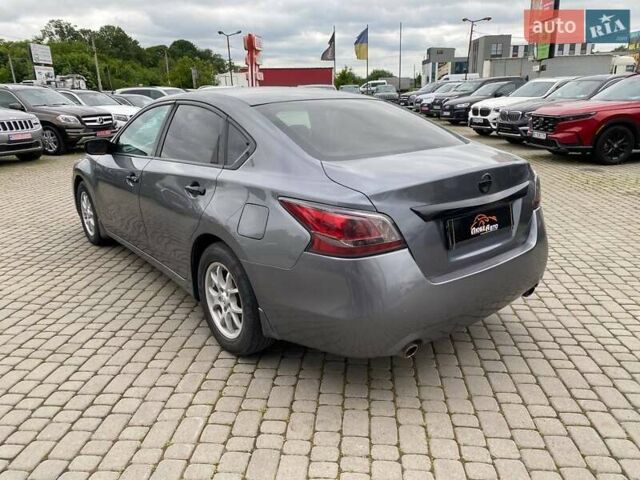 Серый Ниссан Альтима, объемом двигателя 2.49 л и пробегом 178 тыс. км за 7500 $, фото 4 на Automoto.ua