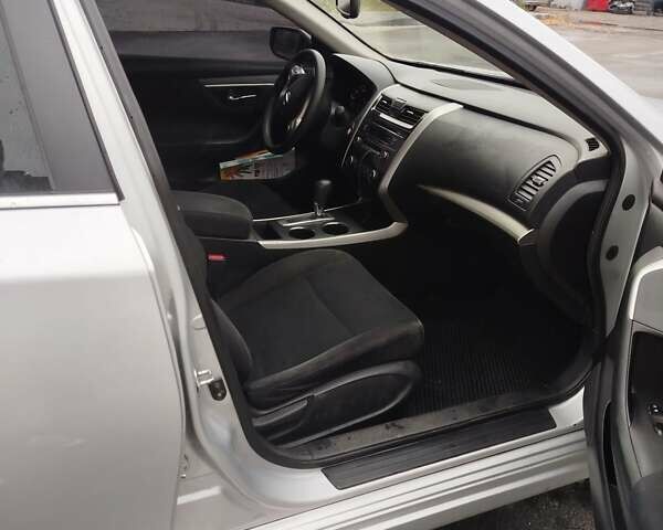 Серый Ниссан Альтима, объемом двигателя 2.49 л и пробегом 245 тыс. км за 8700 $, фото 4 на Automoto.ua