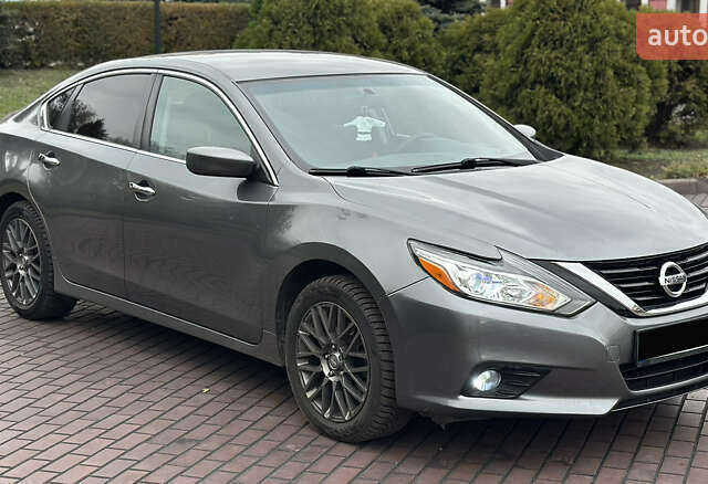 Серый Ниссан Альтима, объемом двигателя 2.49 л и пробегом 256 тыс. км за 9999 $, фото 10 на Automoto.ua