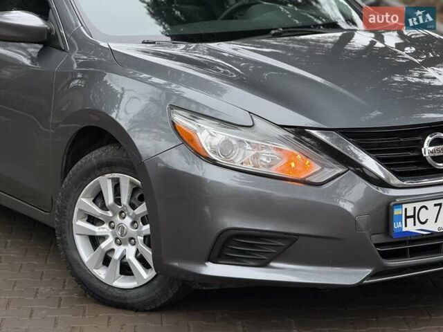Сірий Ніссан Альтіма, об'ємом двигуна 2.49 л та пробігом 133 тис. км за 10950 $, фото 4 на Automoto.ua