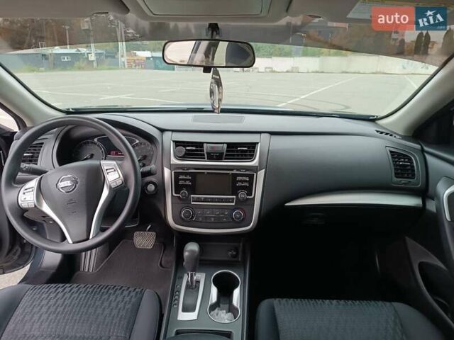 Сірий Ніссан Альтіма, об'ємом двигуна 2.49 л та пробігом 209 тис. км за 10000 $, фото 7 на Automoto.ua