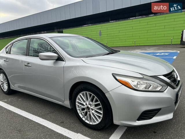 Сірий Ніссан Альтіма, об'ємом двигуна 2.49 л та пробігом 179 тис. км за 9900 $, фото 30 на Automoto.ua