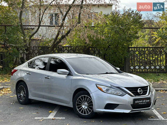 Ниссан Альтима 2016 в Николаеве на Automoto.ua Серый Ниссан Альтима, объемом двигателя 2.49 л и пробегом 191 тыс. км за 9999 $, фото 6 на Automoto.ua