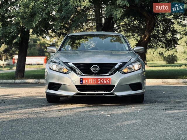 Серый Ниссан Альтима, объемом двигателя 2.49 л и пробегом 76 тыс. км за 10499 $, фото 5 на Automoto.ua