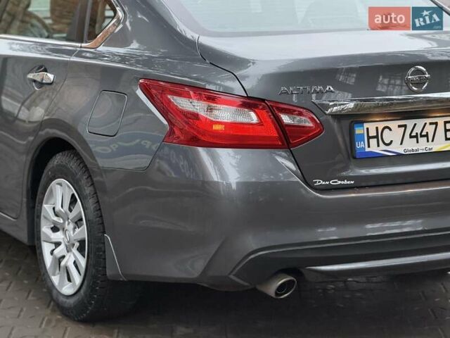Сірий Ніссан Альтіма, об'ємом двигуна 2.49 л та пробігом 133 тис. км за 10950 $, фото 9 на Automoto.ua