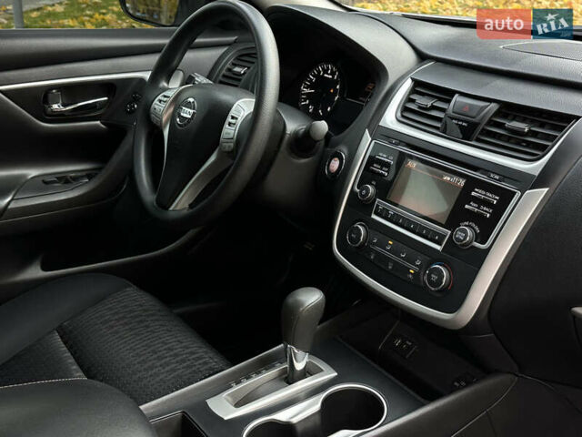 Ниссан Альтима 2016 в Николаеве на Automoto.ua Серый Ниссан Альтима, объемом двигателя 2.49 л и пробегом 191 тыс. км за 9999 $, фото 16 на Automoto.ua