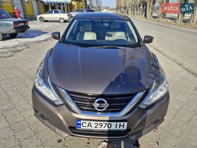 Серый Ниссан Альтима, объемом двигателя 2.49 л и пробегом 215 тыс. км за 9800 $, фото 6 на Automoto.ua