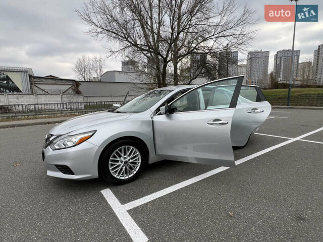 Сірий Ніссан Альтіма, об'ємом двигуна 2.49 л та пробігом 179 тис. км за 9900 $, фото 10 на Automoto.ua