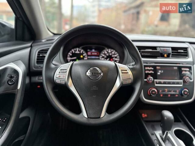 Сірий Ніссан Альтіма, об'ємом двигуна 2.49 л та пробігом 133 тис. км за 10950 $, фото 15 на Automoto.ua