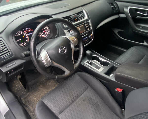 Сірий Ніссан Альтіма, об'ємом двигуна 2.49 л та пробігом 160 тис. км за 8700 $, фото 6 на Automoto.ua