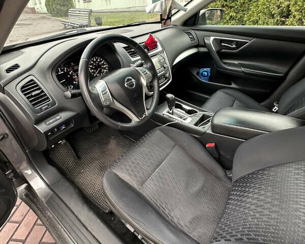 Серый Ниссан Альтима, объемом двигателя 2.49 л и пробегом 256 тыс. км за 9999 $, фото 18 на Automoto.ua