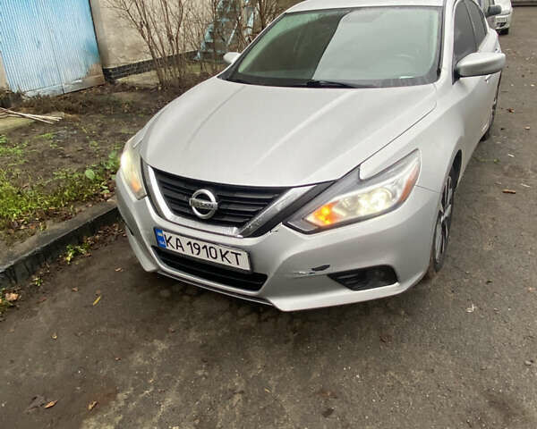 Сірий Ніссан Альтіма, об'ємом двигуна 2.49 л та пробігом 160 тис. км за 8700 $, фото 1 на Automoto.ua