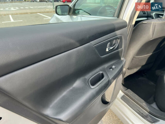 Сірий Ніссан Альтіма, об'ємом двигуна 2.49 л та пробігом 179 тис. км за 9900 $, фото 48 на Automoto.ua