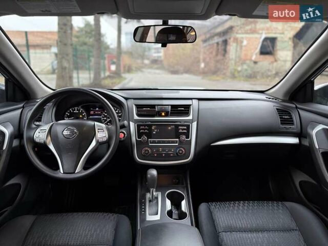 Сірий Ніссан Альтіма, об'ємом двигуна 2.49 л та пробігом 133 тис. км за 10950 $, фото 13 на Automoto.ua