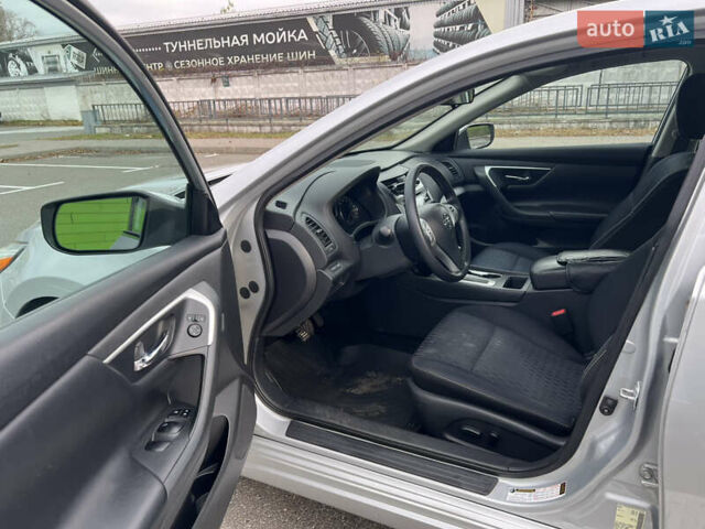 Сірий Ніссан Альтіма, об'ємом двигуна 2.49 л та пробігом 179 тис. км за 9900 $, фото 53 на Automoto.ua