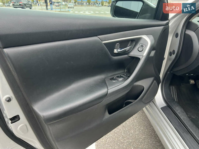 Сірий Ніссан Альтіма, об'ємом двигуна 2.49 л та пробігом 179 тис. км за 9900 $, фото 44 на Automoto.ua