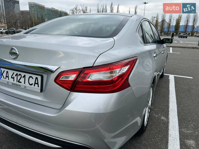 Сірий Ніссан Альтіма, об'ємом двигуна 2.49 л та пробігом 179 тис. км за 9900 $, фото 18 на Automoto.ua