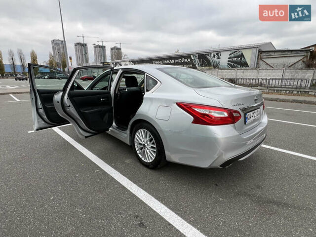 Сірий Ніссан Альтіма, об'ємом двигуна 2.49 л та пробігом 179 тис. км за 9900 $, фото 8 на Automoto.ua