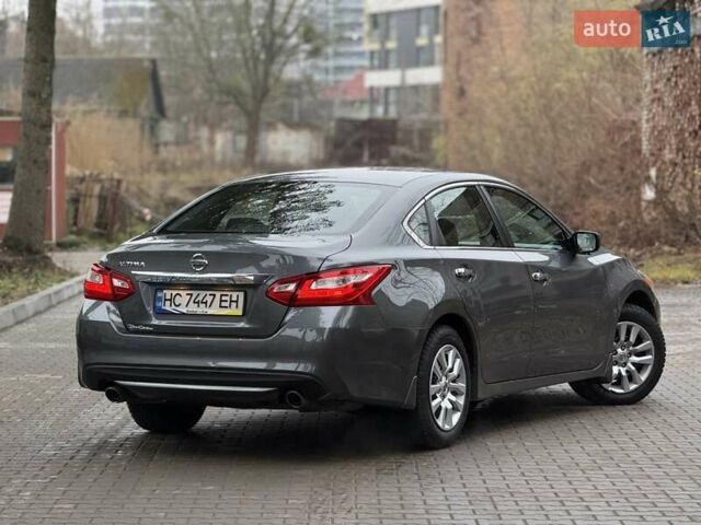 Сірий Ніссан Альтіма, об'ємом двигуна 2.49 л та пробігом 133 тис. км за 10950 $, фото 5 на Automoto.ua