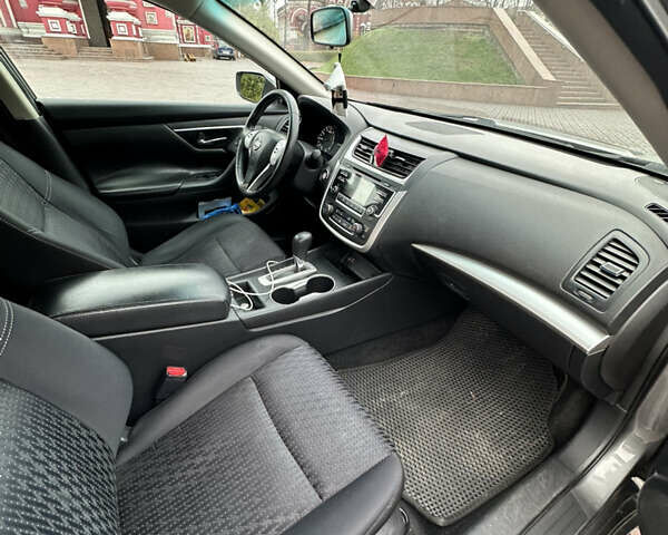 Серый Ниссан Альтима, объемом двигателя 2.49 л и пробегом 256 тыс. км за 9999 $, фото 21 на Automoto.ua