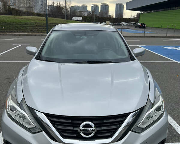 Сірий Ніссан Альтіма, об'ємом двигуна 2.49 л та пробігом 179 тис. км за 9900 $, фото 27 на Automoto.ua