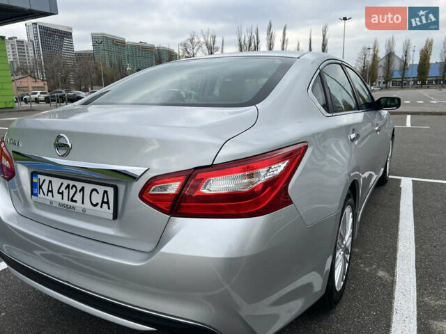 Сірий Ніссан Альтіма, об'ємом двигуна 2.49 л та пробігом 179 тис. км за 9900 $, фото 22 на Automoto.ua