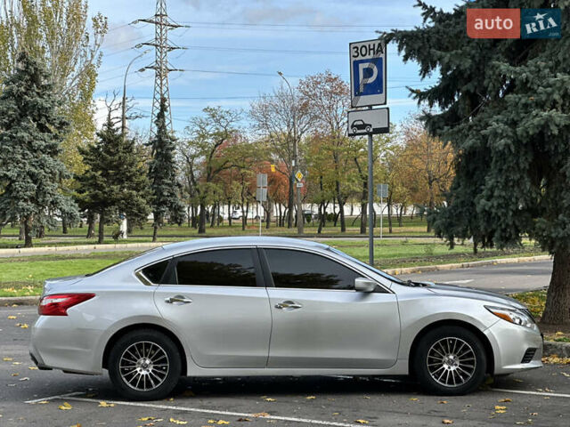 Ниссан Альтима 2016 в Николаеве на Automoto.ua Серый Ниссан Альтима, объемом двигателя 2.49 л и пробегом 191 тыс. км за 9999 $, фото 5 на Automoto.ua