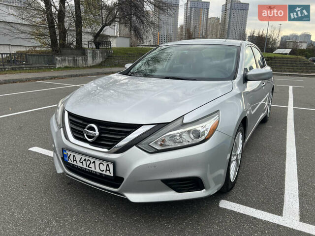 Сірий Ніссан Альтіма, об'ємом двигуна 2.49 л та пробігом 179 тис. км за 9900 $, фото 26 на Automoto.ua