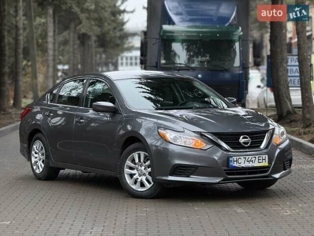 Сірий Ніссан Альтіма, об'ємом двигуна 2.49 л та пробігом 133 тис. км за 10950 $, фото 3 на Automoto.ua