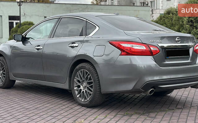 Серый Ниссан Альтима, объемом двигателя 2.49 л и пробегом 256 тыс. км за 9999 $, фото 15 на Automoto.ua