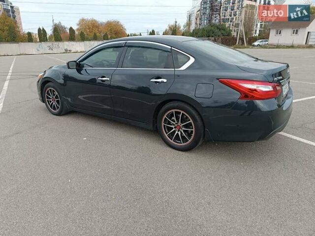 Сірий Ніссан Альтіма, об'ємом двигуна 2.49 л та пробігом 209 тис. км за 10000 $, фото 9 на Automoto.ua