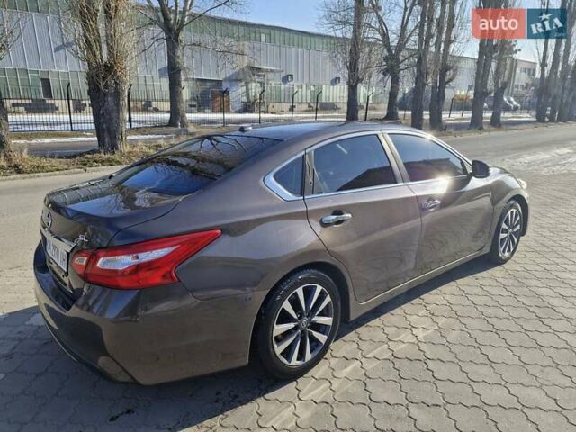 Серый Ниссан Альтима, объемом двигателя 2.49 л и пробегом 215 тыс. км за 9800 $, фото 7 на Automoto.ua