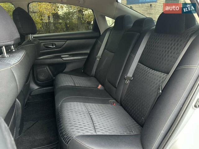 Ниссан Альтима 2016 в Николаеве на Automoto.ua Серый Ниссан Альтима, объемом двигателя 2.49 л и пробегом 191 тыс. км за 9999 $, фото 17 на Automoto.ua