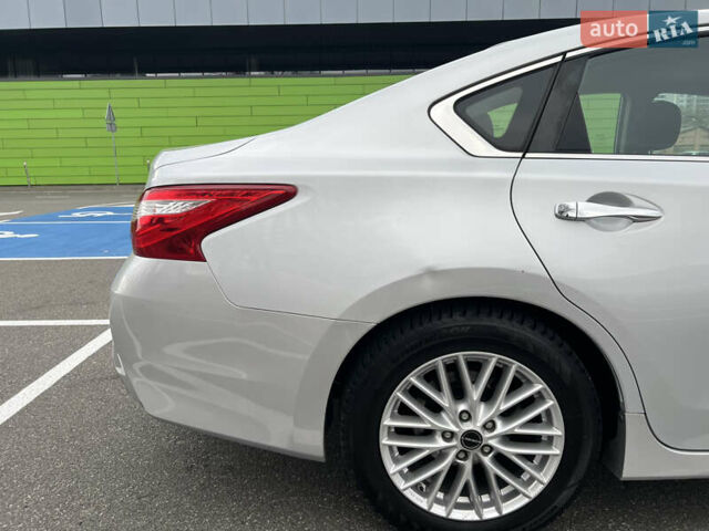 Сірий Ніссан Альтіма, об'ємом двигуна 2.49 л та пробігом 179 тис. км за 9900 $, фото 20 на Automoto.ua