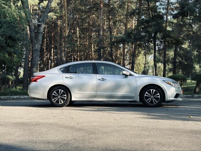 Серый Ниссан Альтима, объемом двигателя 2.5 л и пробегом 76 тыс. км за 10499 $, фото 3 на Automoto.ua