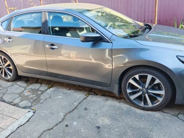 Ниссан Альтима 2016 в Одессе на Automoto.ua Серый Ниссан Альтима, объемом двигателя 2.5 л и пробегом 190 тыс. км за 8700 $, фото 1 на Automoto.ua